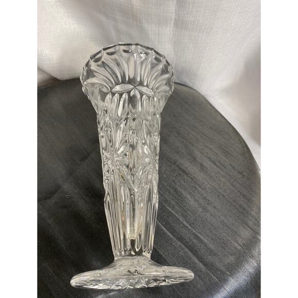 Vintage Crystal Clear Glass Vase with Etched Flower 8 in tall EUC - Picture 11 of 13